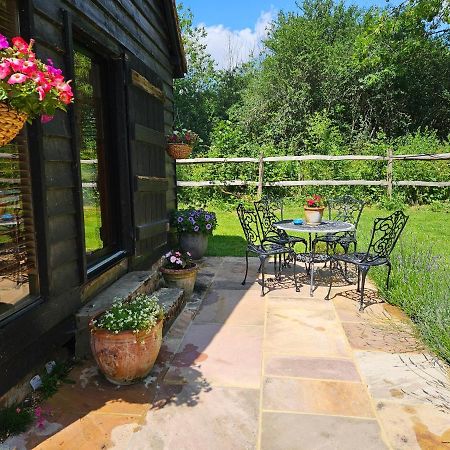 Apartamento Gatwick Hideout Charlwood Exterior foto