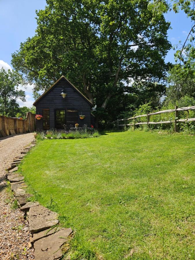 Apartamento Gatwick Hideout Charlwood Exterior foto