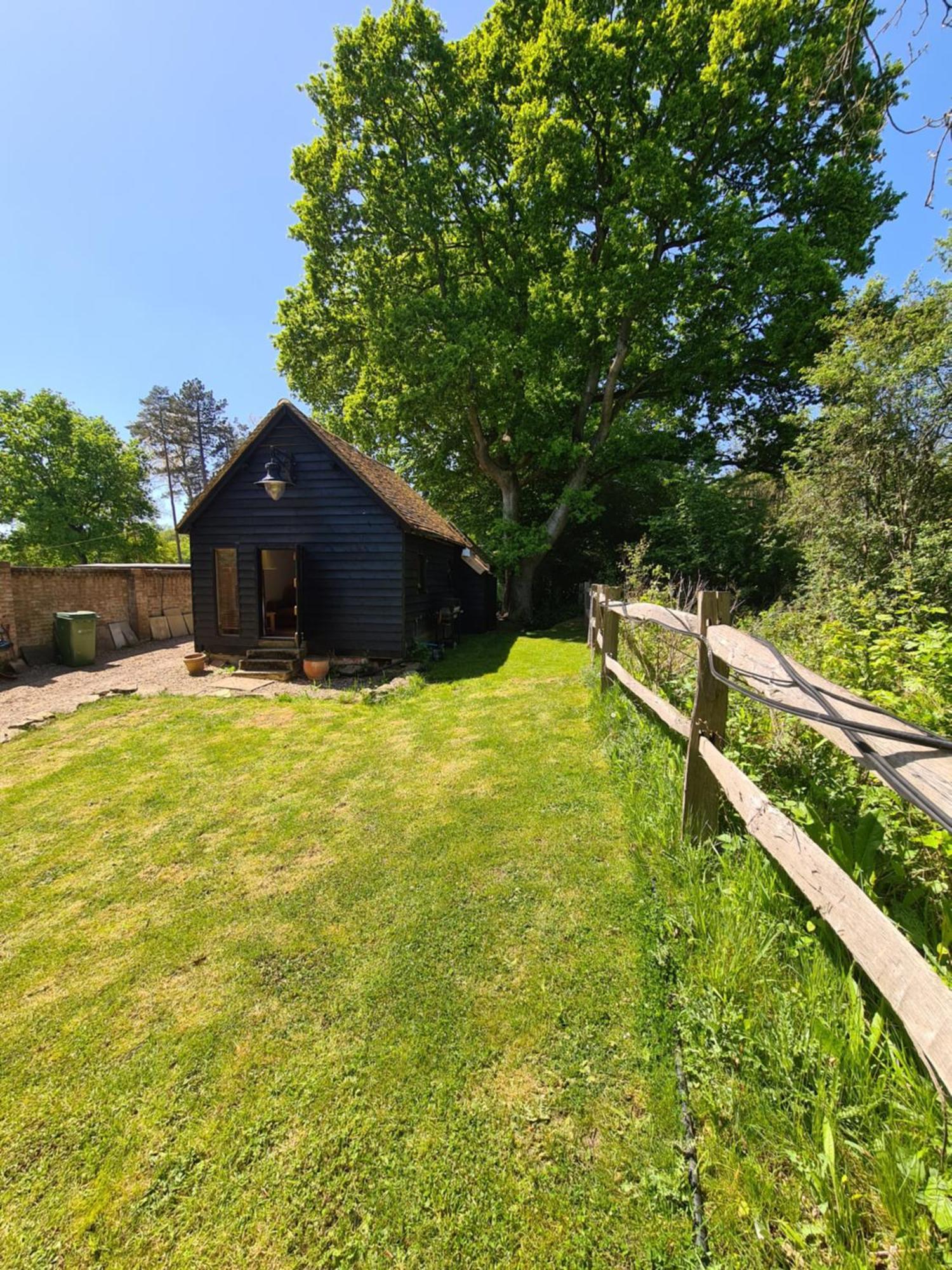 Apartamento Gatwick Hideout Charlwood Exterior foto